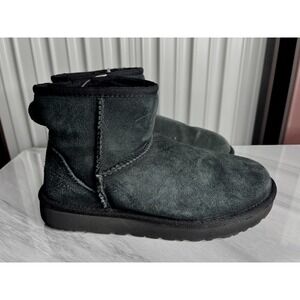 UGG Classic Short Boots Dark Green Suede Sheepskin Lined Women's Size 6